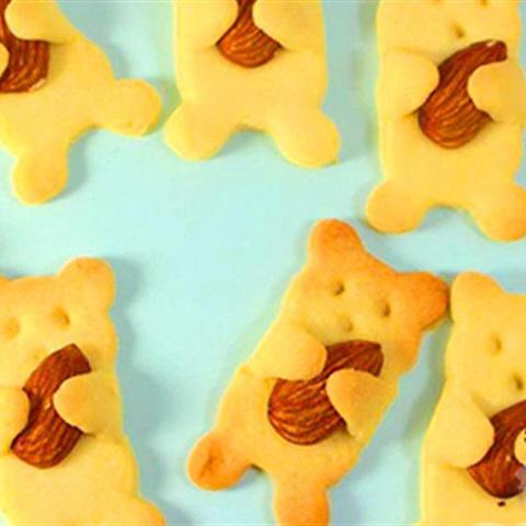 Cách làm bánh quy bơ hạnh nhân hình gấu