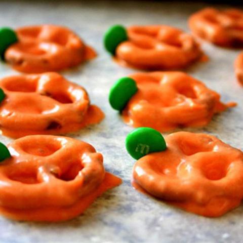 Cách làm bánh quy chocolate hình bí đỏ