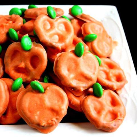 Cách làm bánh quy chocolate hình bí đỏ