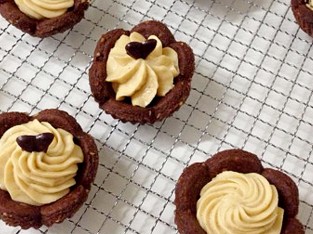 Bánh quy chocolate kem bơ đậu phộng