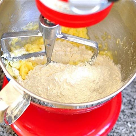 Cách làm bánh quy cuộn hai màu