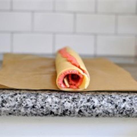 Cách làm bánh quy cuộn hai màu