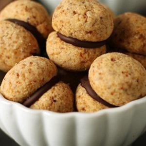 Cách làm bánh quy hạnh nhân baci di dama