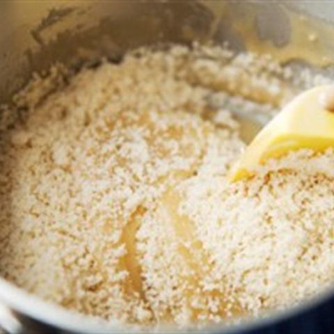 Cách làm bánh quy hạnh nhân tẩm hạt sẻ