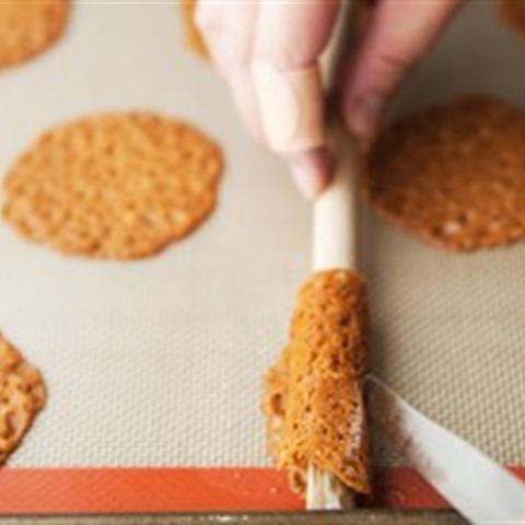 Cách làm bánh quy hạnh nhân tẩm hạt sẻ