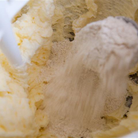 Cách làm bánh quy hạnh nhân vỏ cam