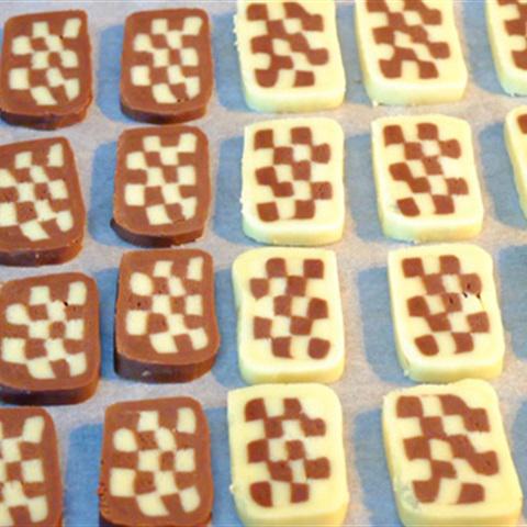 Cách làm bánh quy hình bàn cờ