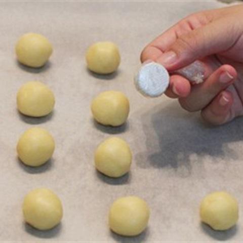 Cách làm bánh quy hình cúc áo