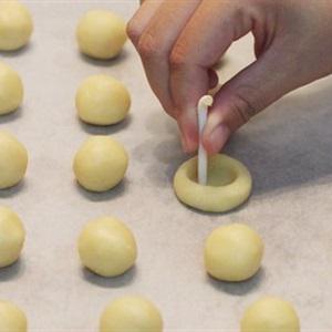 Cách làm bánh quy hình cúc áo