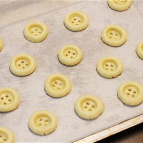 Cách làm bánh quy hình cúc áo
