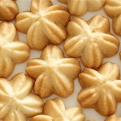 Cách làm bánh quy hình hoa mai