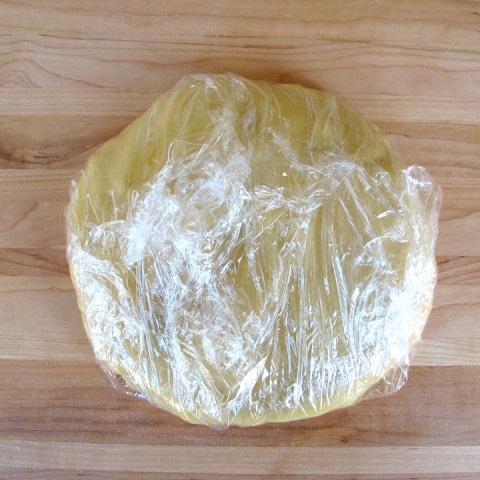 Cách làm bánh quy nhân mứt hình tam giác