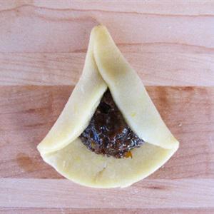 Cách làm bánh quy nhân mứt hình tam giác