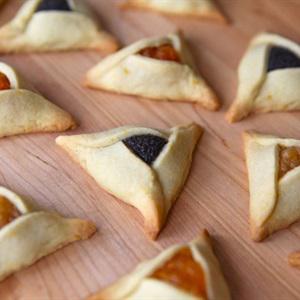 Cách làm bánh quy nhân mứt hình tam giác