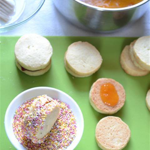 Cách làm bánh quy tẩm hạt cốm