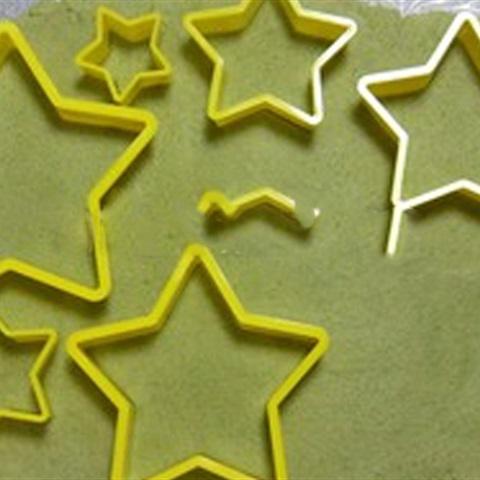 Cách làm bánh quy trà xanh hình cây thông