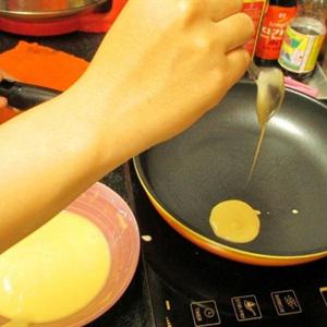 Cách làm bánh rán doraemon nhân mặn