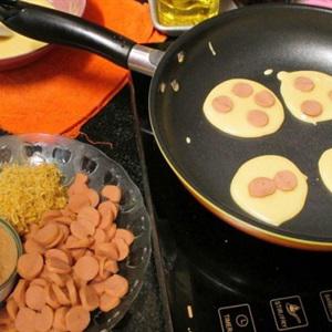 Cách làm bánh rán doraemon nhân mặn