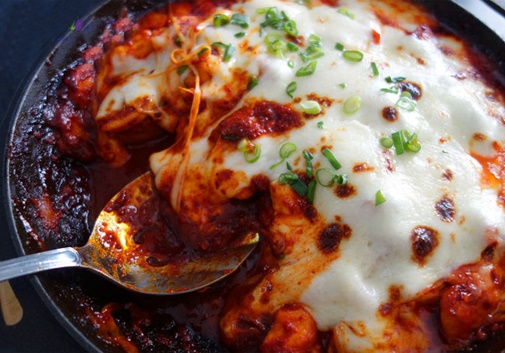 Bánh rán Doremon nhân trứng sữa cho bé yêu ăn ngon mỗi ngày