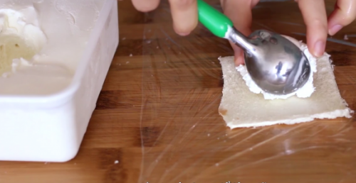 Bánh rán nhân socola chiên giòn thơm ngon ăn là nghiền