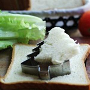 Cách làm bánh sandwich hình cây thông