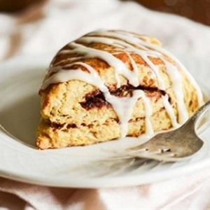 Cách làm bánh scones cuộn hương quế
