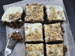 Bánh sô-cô-la và cà-rốt