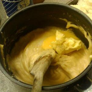 Cách làm bánh su kem không cần lò nướng