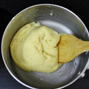 Cách làm bánh su kem nhân chocolate