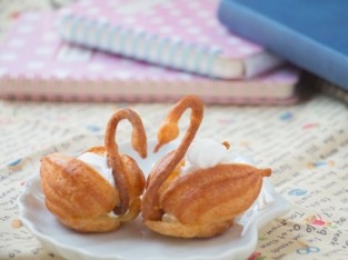 Bánh su kem thiên nga