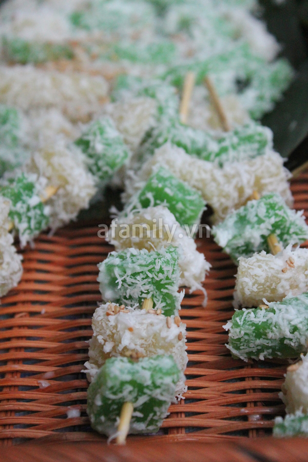 Bánh tằm - quà vặt dân dã từ miền Nam