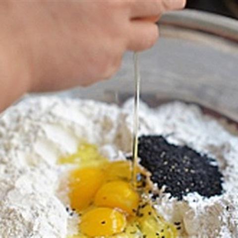 Cách làm bánh tẩm mè chiên