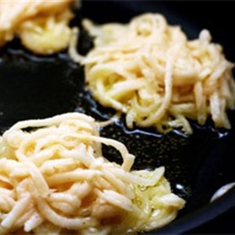 Cách làm bánh táo chiên giòn