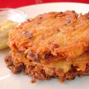 Cách làm bánh táo chiên giòn