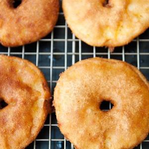 Cách làm bánh táo chiên