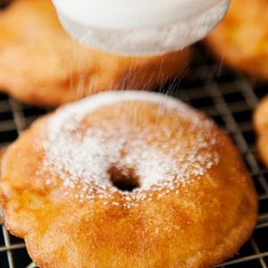 Cách làm bánh táo chiên