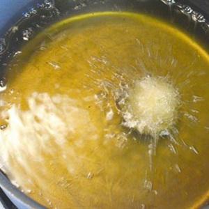 Cách làm bánh táo chiên