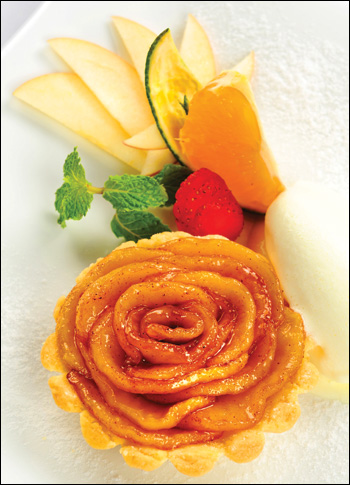 Bánh táo giòn với kem vani