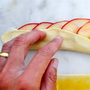 Cách làm bánh táo hoa hồng