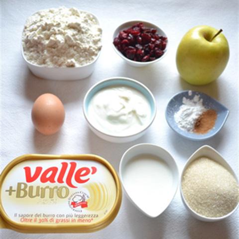 Cách làm bánh táo nho sữa chua