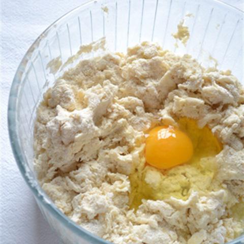 Cách làm bánh táo nho sữa chua