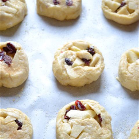 Cách làm bánh táo nho sữa chua