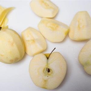 Cách làm bánh táo nướng kiểu Nga