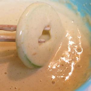 Cách làm bánh táo tẩm bột chiên giòn