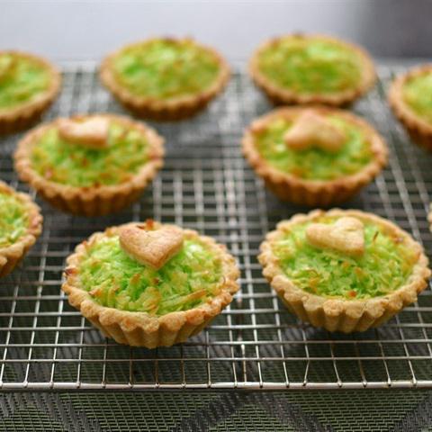 Cách làm bánh tart dừa vị lá dứa