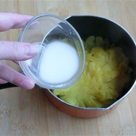 Cách làm bánh thơm cuộn mềm