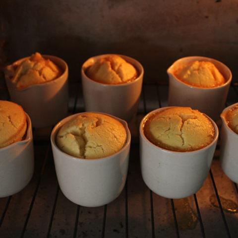 Cách làm bánh thơm úp ngược