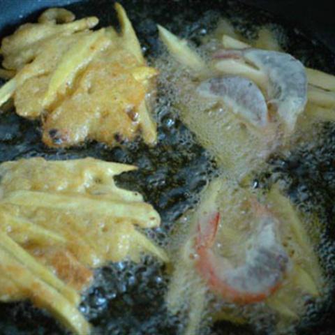 Cách làm bánh tôm chiên giòn