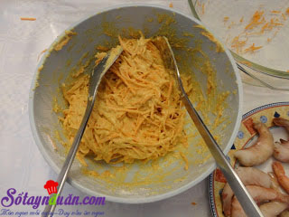 Bánh tôm chiên khoai lang vàng giòn