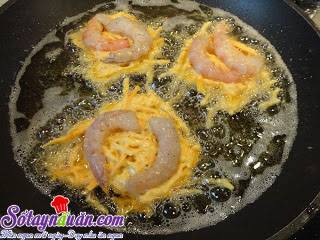 Bánh tôm chiên khoai lang vàng giòn